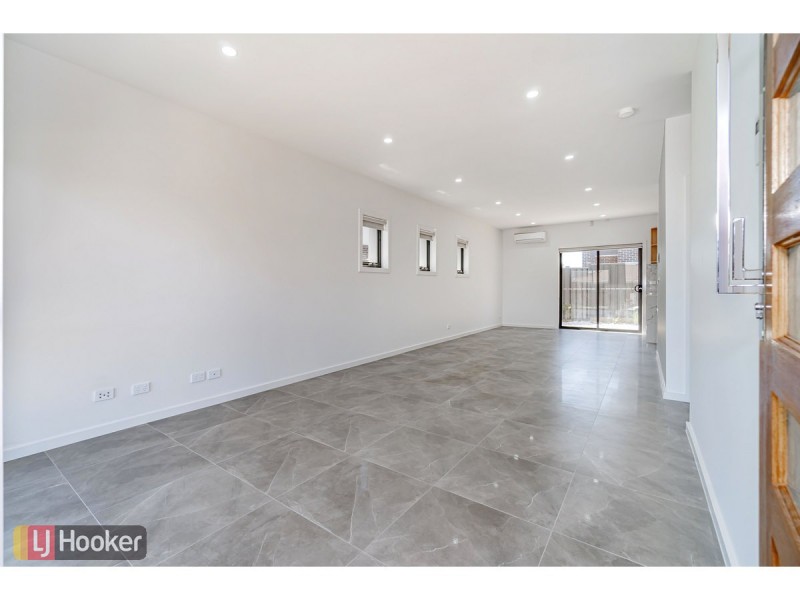 1-5/65 Dawnview Crescent, Roxburgh Park VIC 3064