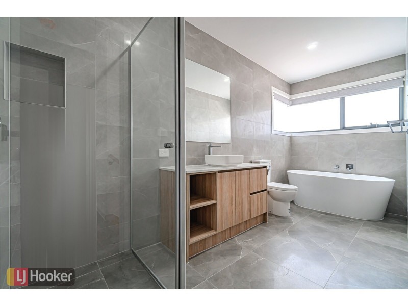 1-5/65 Dawnview Crescent, Roxburgh Park VIC 3064