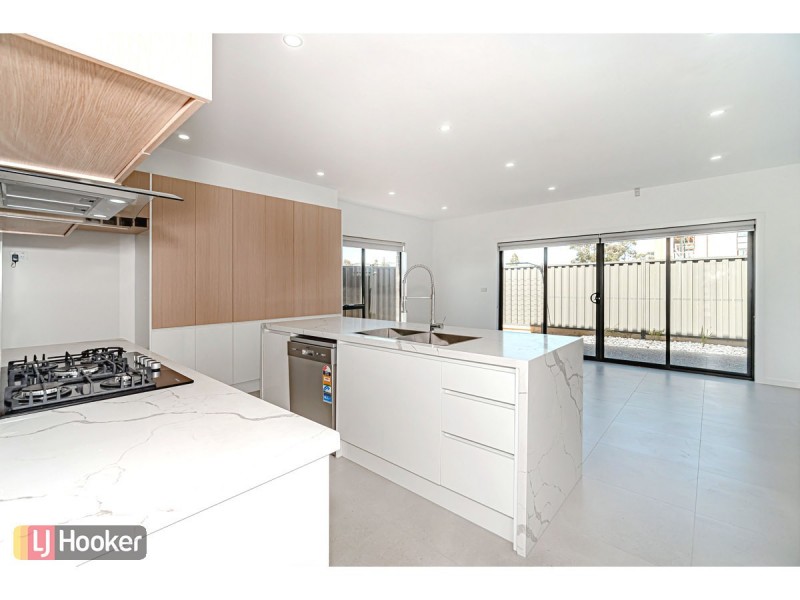 Lot 5/65 Dawnview Crescent, Roxburgh Park VIC 3064