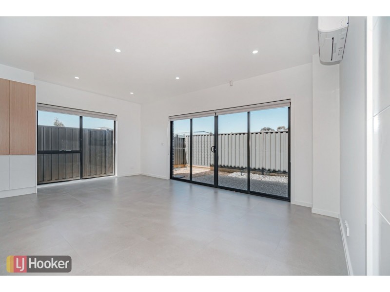 Lot 5/65 Dawnview Crescent, Roxburgh Park VIC 3064