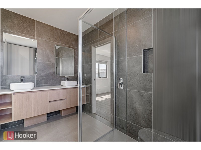 Lot 5/65 Dawnview Crescent, Roxburgh Park VIC 3064