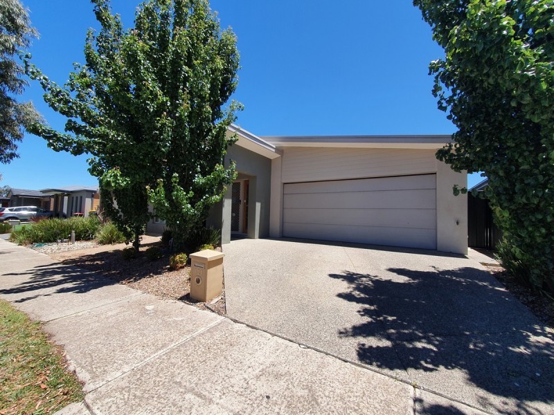 121 Moor Park Drive, Craigieburn VIC 3064
