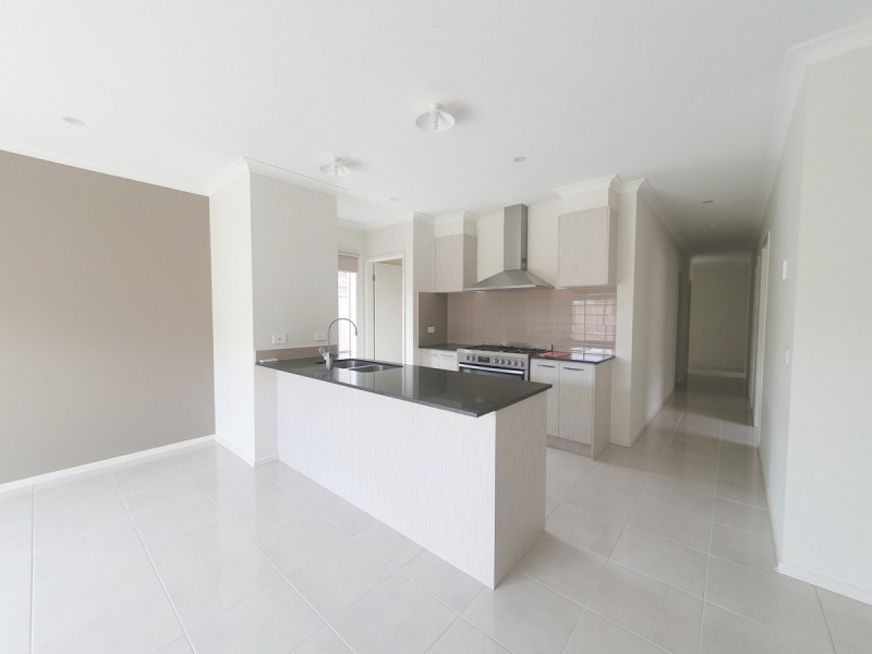 6 Martinshaw Road, Mickleham VIC 3064