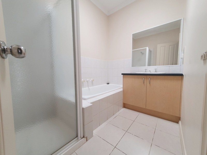 5 Shannon Grove, Roxburgh Park VIC 3064