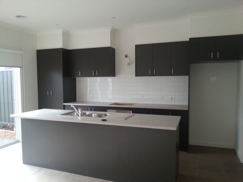 37 Kirkstead Grove, Craigieburn VIC 3064