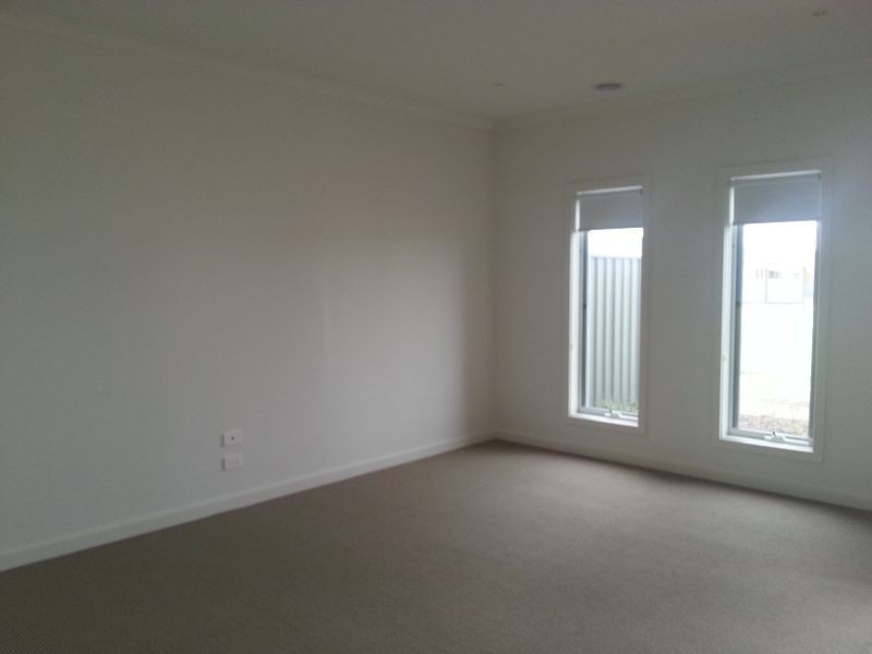 37 Kirkstead Grove, Craigieburn VIC 3064