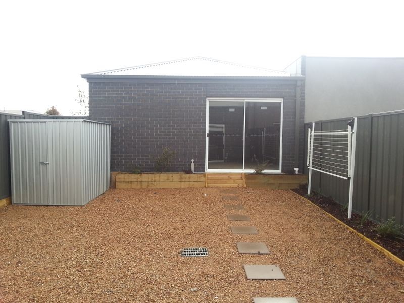 37 Kirkstead Grove, Craigieburn VIC 3064