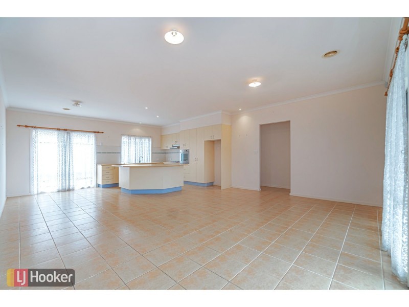12 Creighton Way, Craigieburn VIC 3064
