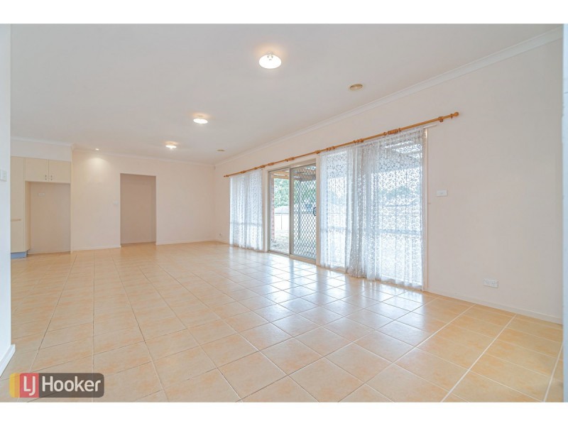 12 Creighton Way, Craigieburn VIC 3064
