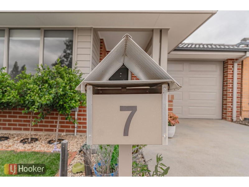 7 Tarrion Rise, Craigieburn VIC 3064