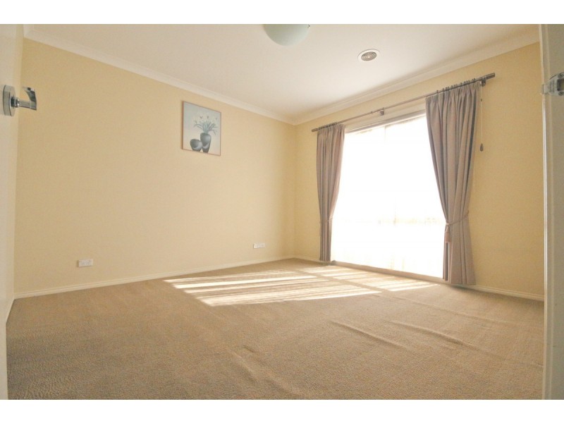 8 Ebony Circuit, Craigieburn VIC 3064