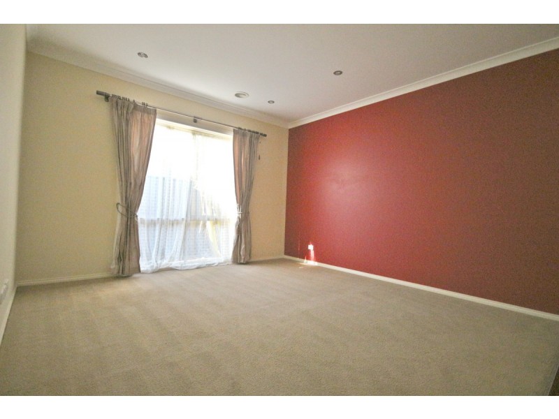 8 Ebony Circuit, Craigieburn VIC 3064