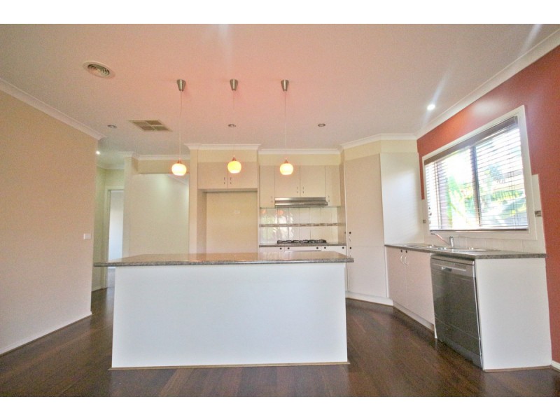 8 Ebony Circuit, Craigieburn VIC 3064