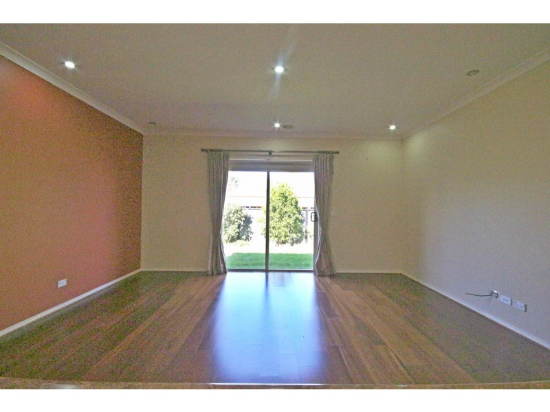 8 Ebony Circuit, Craigieburn VIC 3064