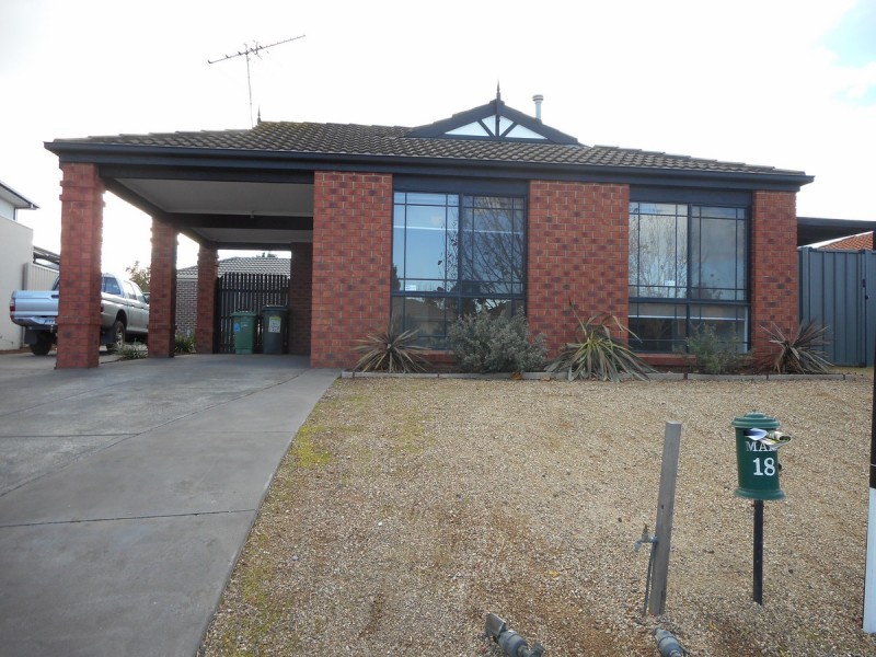 18 Newlyn Drive, Craigieburn VIC 3064