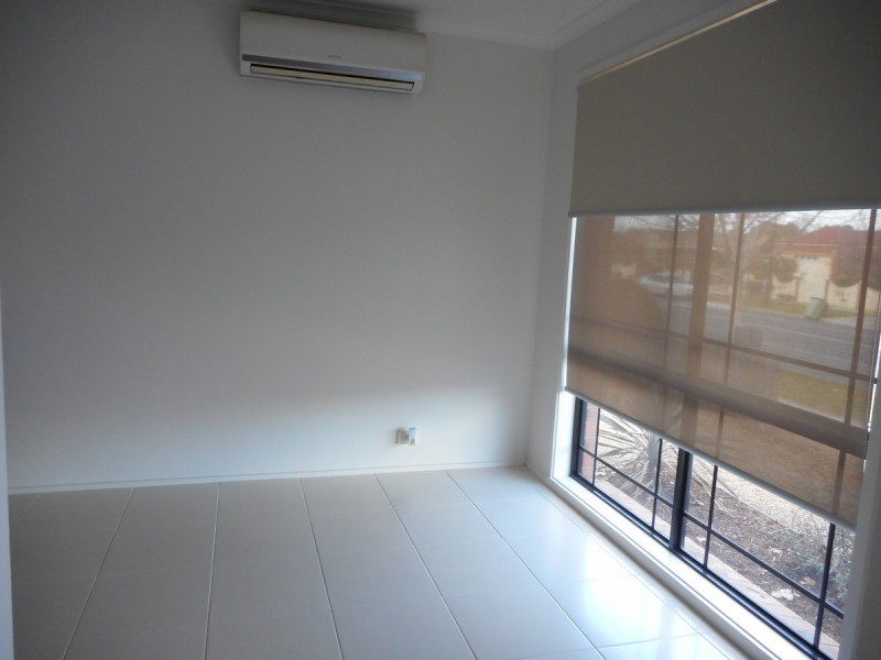 18 Newlyn Drive, Craigieburn VIC 3064