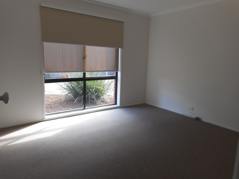 18 Newlyn Drive, Craigieburn VIC 3064