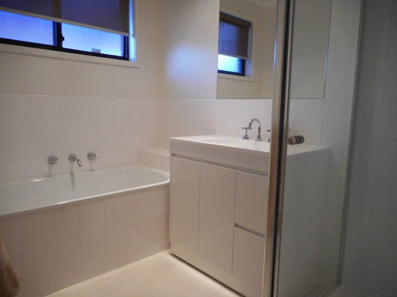 18 Newlyn Drive, Craigieburn VIC 3064