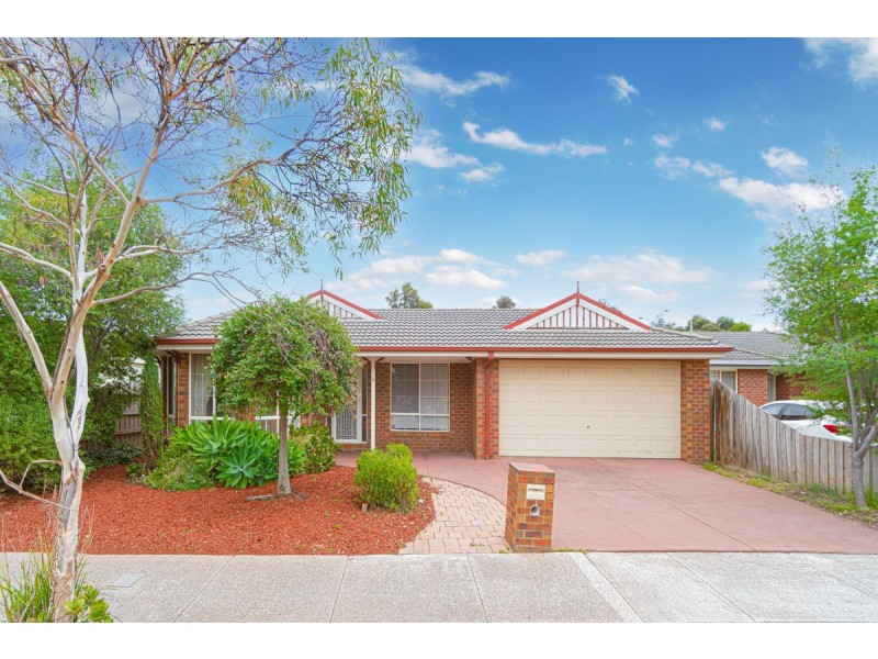 9 Lachlan Crescent, Roxburgh Park VIC 3064