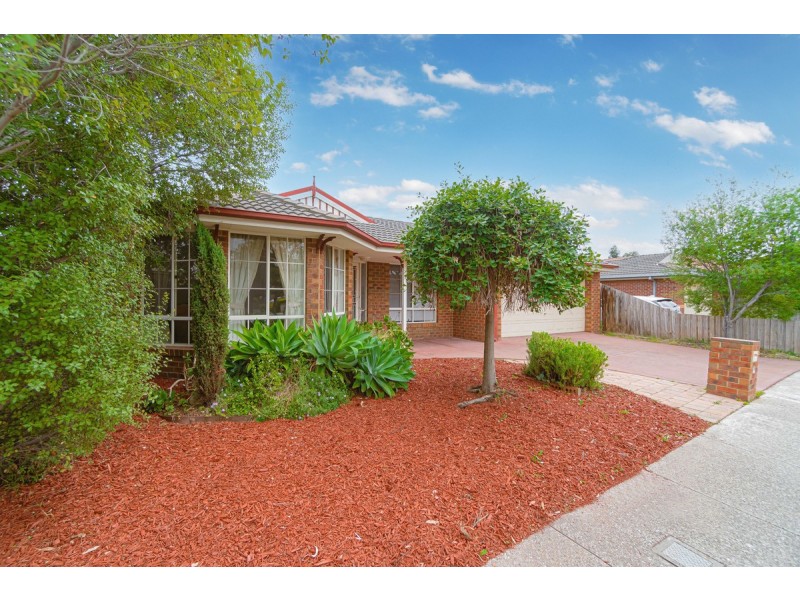 9 Lachlan Crescent, Roxburgh Park VIC 3064