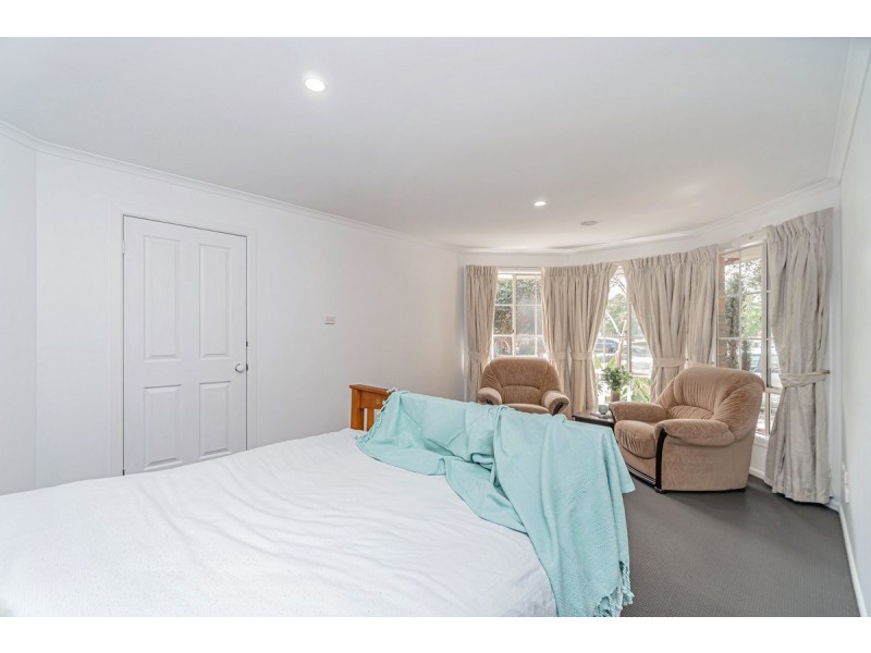 9 Lachlan Crescent, Roxburgh Park VIC 3064