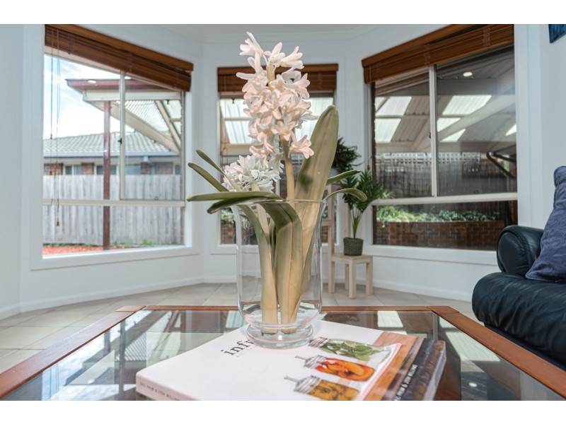 9 Lachlan Crescent, Roxburgh Park VIC 3064