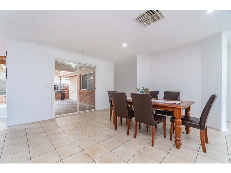 9 Lachlan Crescent, Roxburgh Park VIC 3064