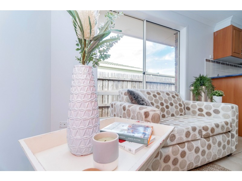 9 Lachlan Crescent, Roxburgh Park VIC 3064