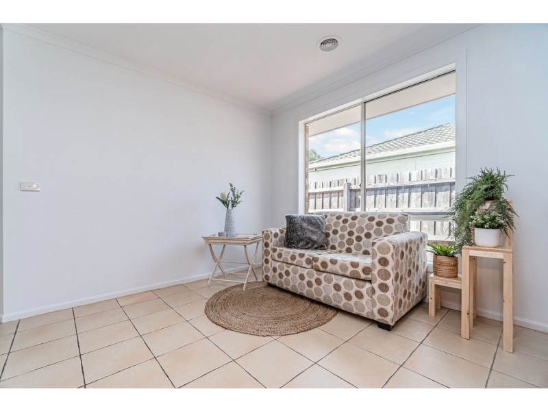 9 Lachlan Crescent, Roxburgh Park VIC 3064