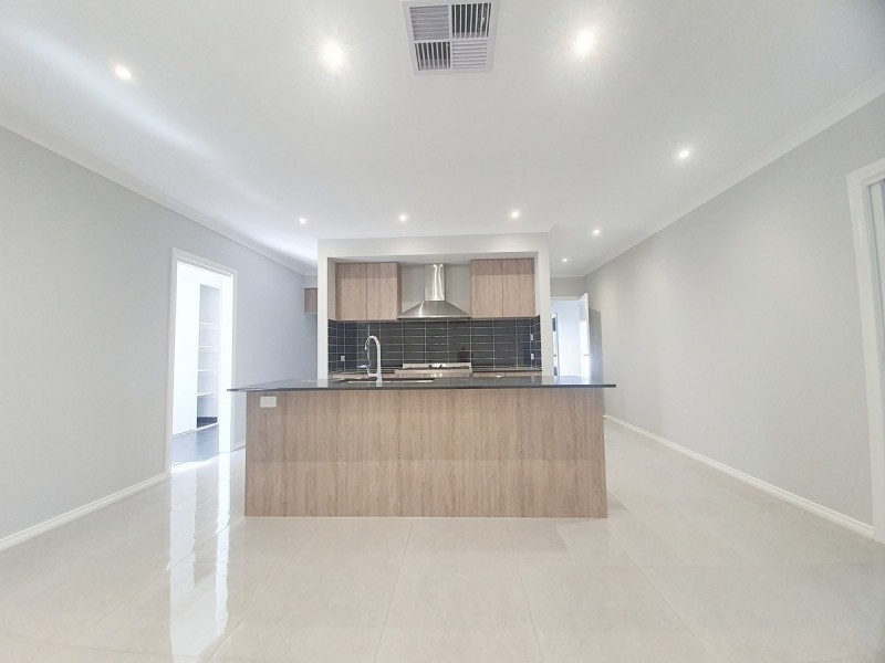 7 Roebling Street, Craigieburn VIC 3064