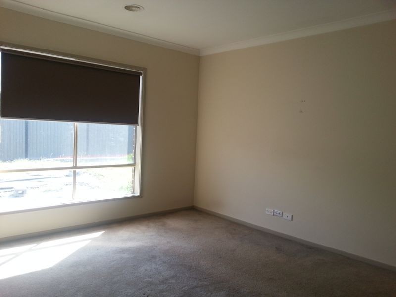 9 Falls Avenue, Craigieburn VIC 3064