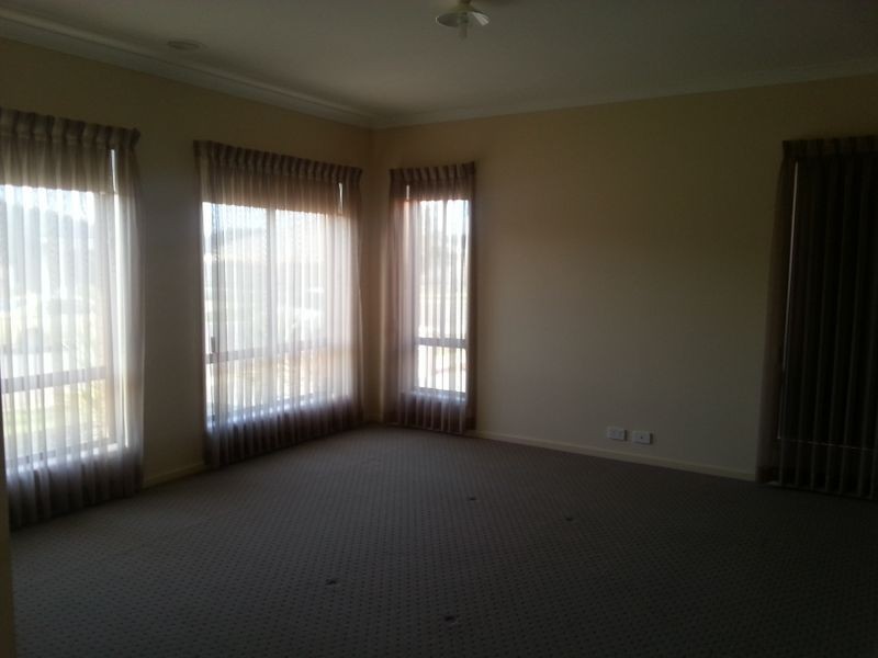77 Newbury Blvd, Craigieburn VIC 3064