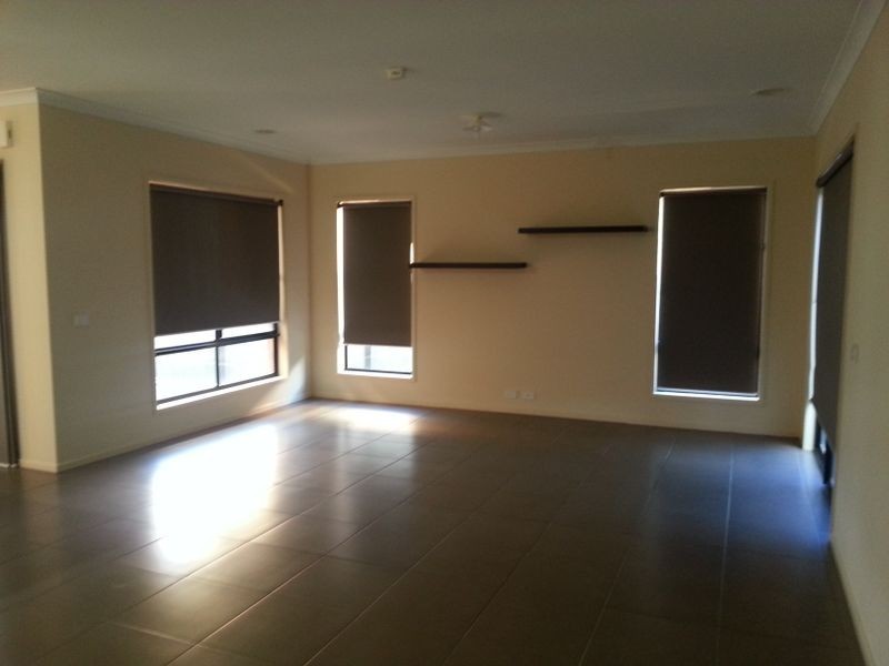 77 Newbury Blvd, Craigieburn VIC 3064
