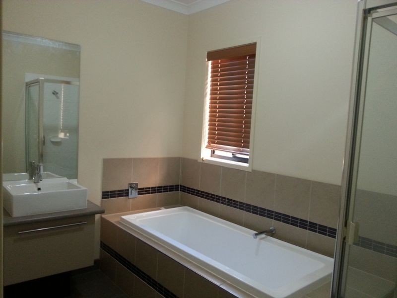 77 Newbury Blvd, Craigieburn VIC 3064