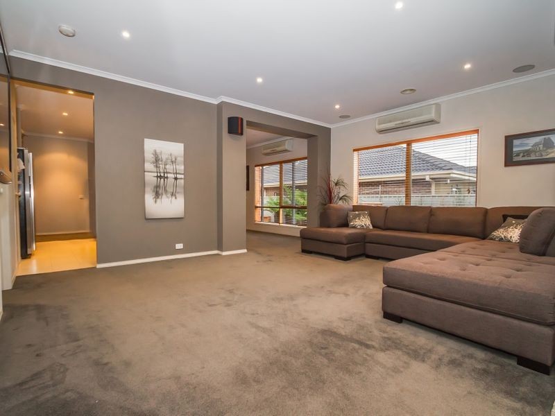 18 Durban Place, Craigieburn VIC 3064