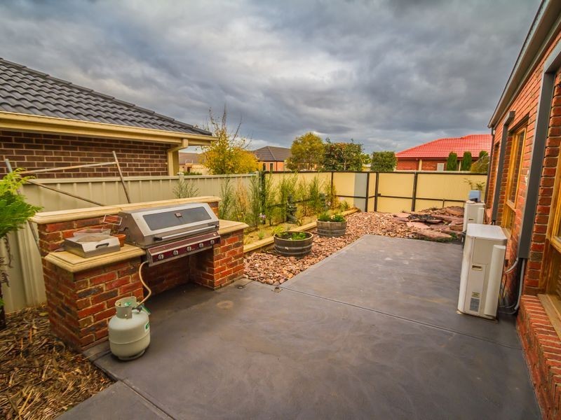 18 Durban Place, Craigieburn VIC 3064