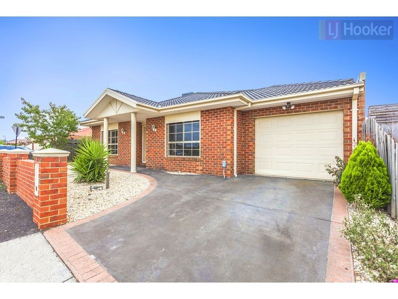 12 Woodside Way, Roxburgh Park VIC 3064
