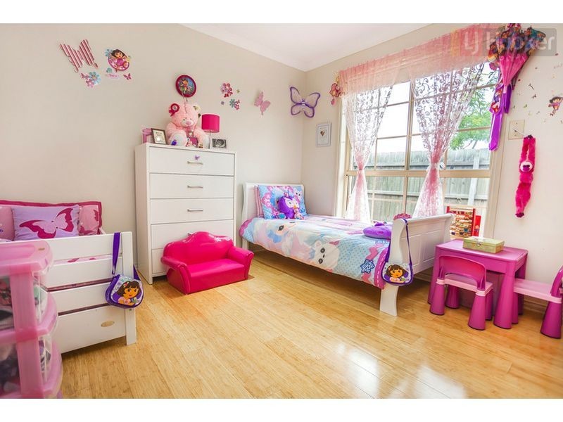 12 Woodside Way, Roxburgh Park VIC 3064