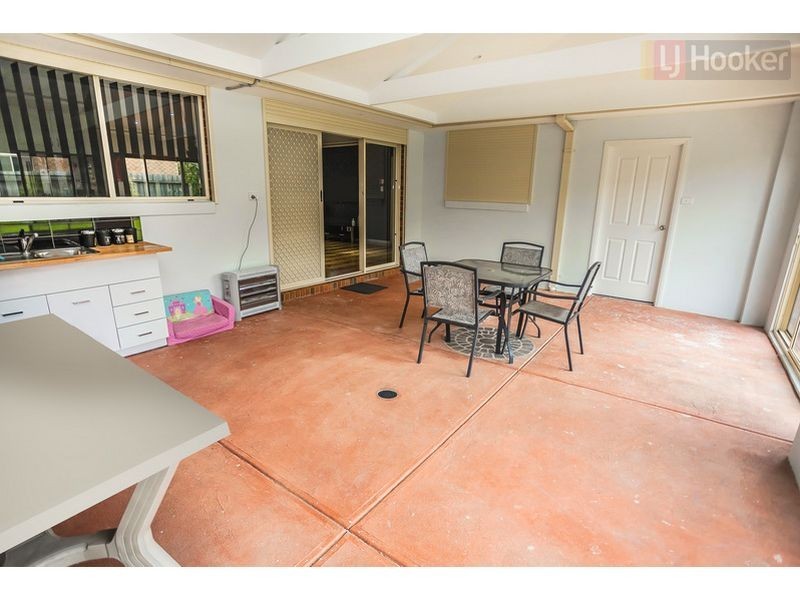 12 Woodside Way, Roxburgh Park VIC 3064