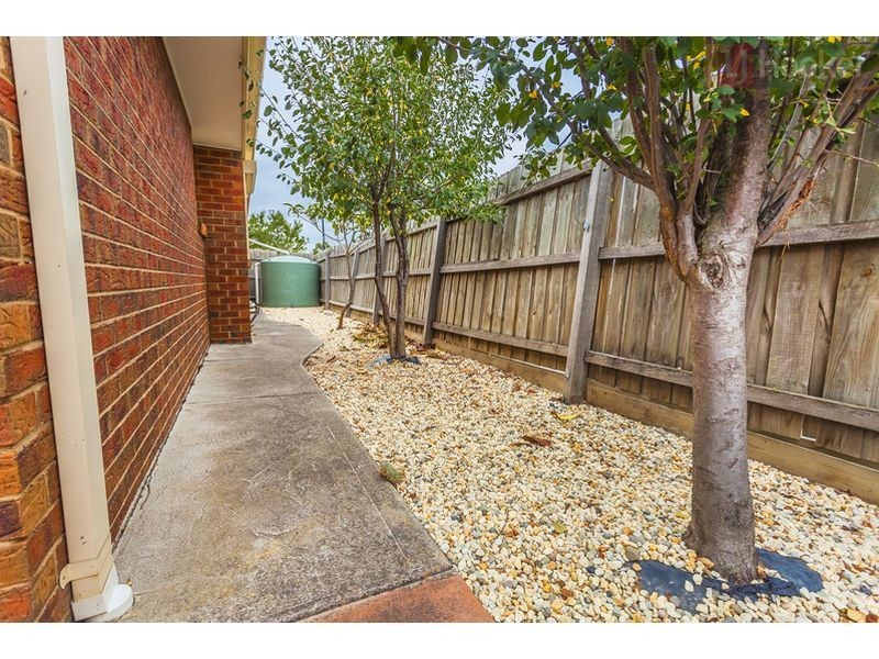 12 Woodside Way, Roxburgh Park VIC 3064