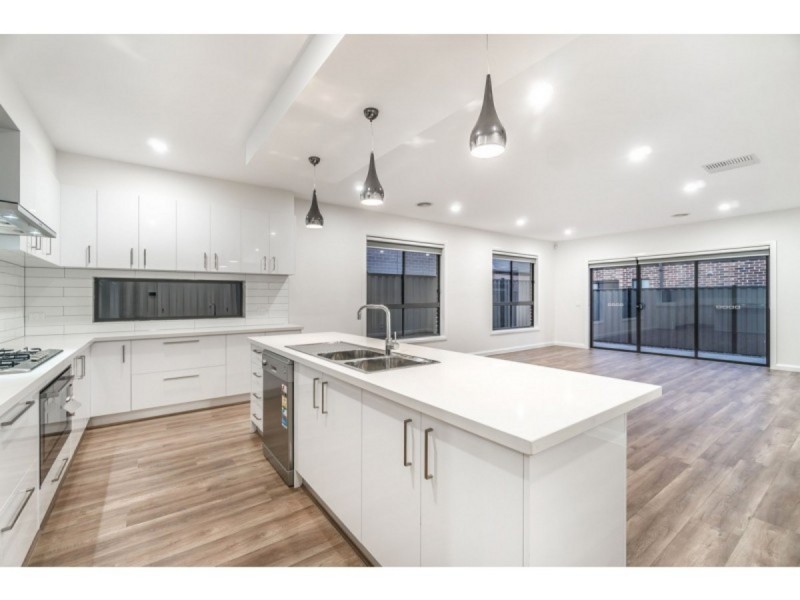 14 Booyong Street, Craigieburn VIC 3064