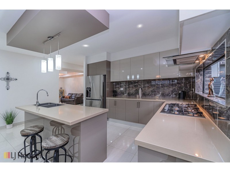 7 Recreation Street, Roxburgh Park VIC 3064