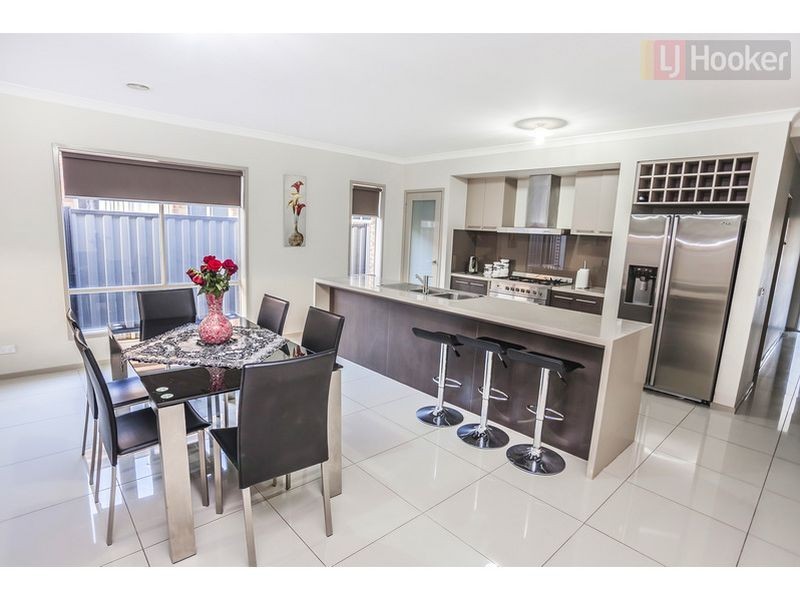 9 Falls Avenue, Craigieburn VIC 3064
