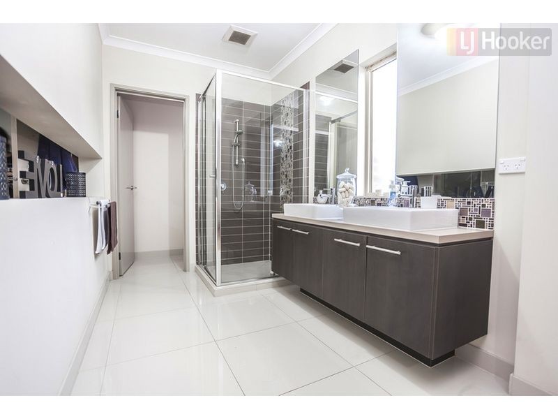 9 Falls Avenue, Craigieburn VIC 3064