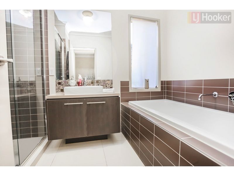 9 Falls Avenue, Craigieburn VIC 3064