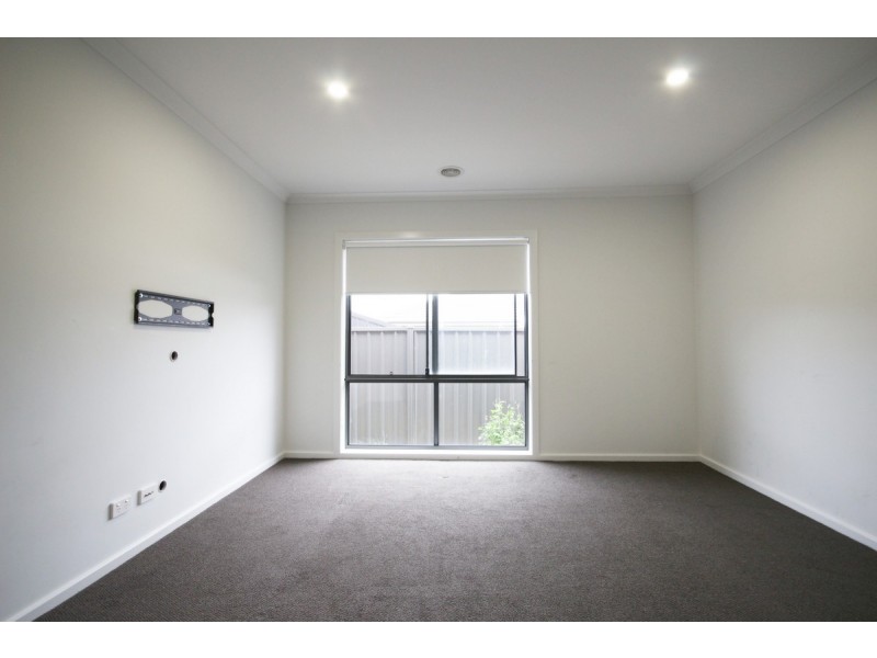 4 Element Street, Craigieburn VIC 3064