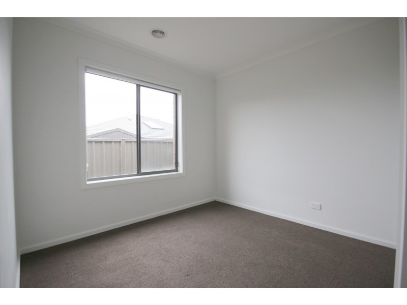 4 Element Street, Craigieburn VIC 3064