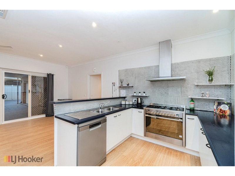 1 Mulberry Pass, Craigieburn VIC 3064