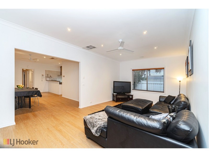 1 Mulberry Pass, Craigieburn VIC 3064