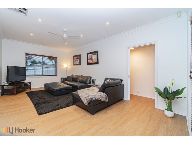 1 Mulberry Pass, Craigieburn VIC 3064